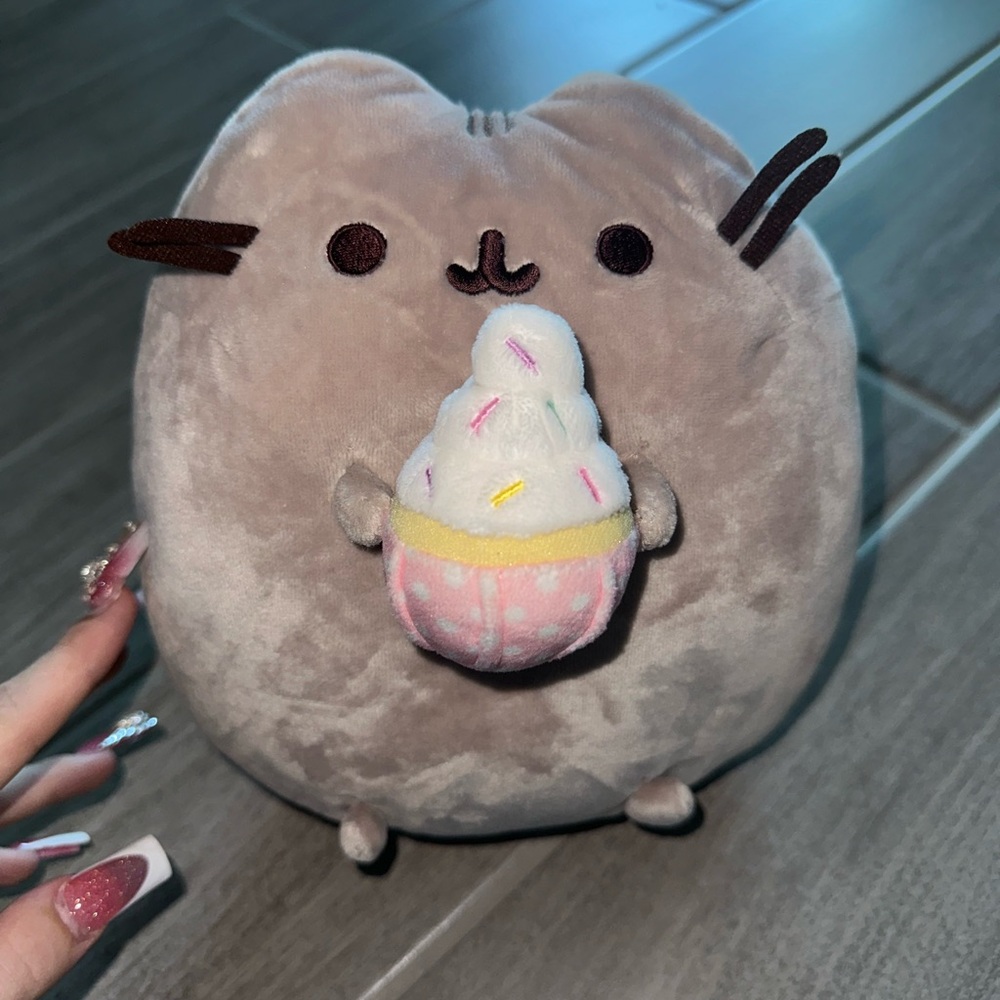 Cute cupcake pusheen plush
